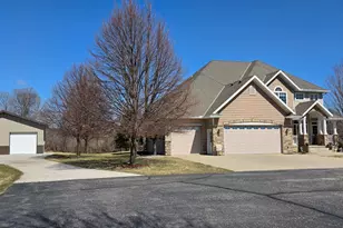 33405 Oak Ridge Ave, Redwood Falls, MN 56283 - Photo 2