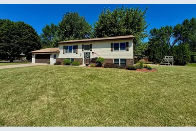 501 Hawthorne Drive, Marshall, MN 56258 - Photo 1