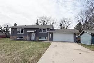 746 W Shore Dr, Worthington, MN 56187 - Photo 2