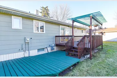 302 Sherwood Avenue N, Thief River Falls, MN 56701 - Photo 26