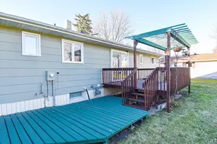 302 Sherwood Ave N, Thief River Falls, MN 56701 - Photo 26