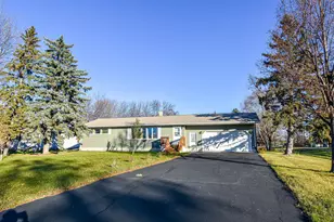 302 Sherwood Ave N, Thief River Falls, MN 56701 - Photo 22