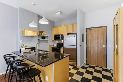 215 7th Street NE #202, Minneapolis, MN 55413 - Photo 2
