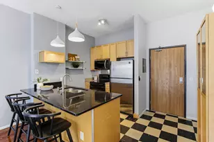 215 7th St NE, Minneapolis, MN 55413 - Photo 2