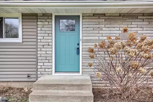 267 Hanska Ct, Shoreview, MN 55126 - Photo 4