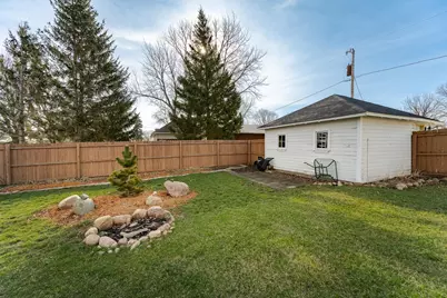 517 Center Avenue S, Hayfield, MN 55940 - Photo 4