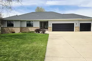 1406 26th St SW, Austin, MN 55912 - Photo 1