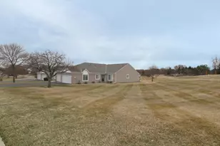 7521 Ojibway Park Rd, Woodbury, MN 55125 - Photo 2