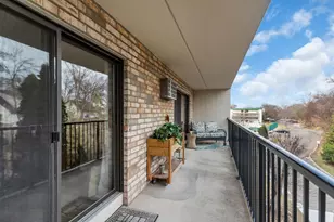 10401 Cedar Lake Rd, Hopkins, MN 55305 - Photo 22