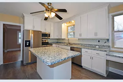 1901 Hyacinth Avenue E, Saint Paul, MN 55119 - Photo 10