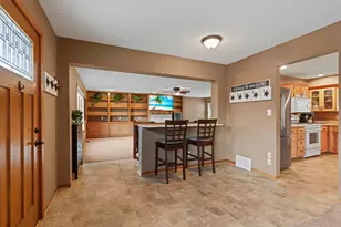 657 Granada Ave N, Oakdale, MN 55128 - Photo 6