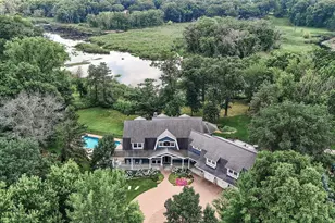 9 Hillary Farm Ln, Gem Lake, MN 55110 - Photo 2