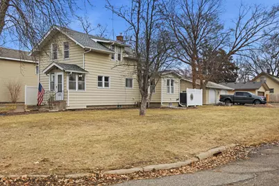 1128 8th Avenue SE, Saint Cloud, MN 56304 - Photo 2