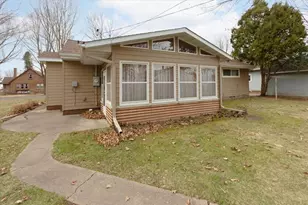 1108 Stout St, Menomonie, WI 54751 - Photo 4