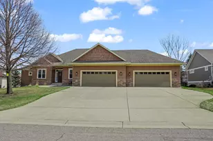 1929 Woodcrest Dr NE, Owatonna, MN 55060 - Photo 2