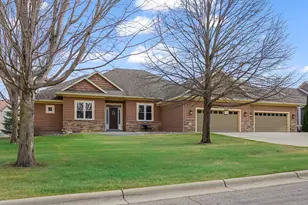 1929 Woodcrest Dr NE, Owatonna, MN 55060 - Photo 2