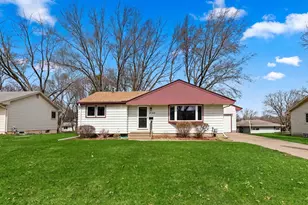 2142 Rice Creek Rd, New Brighton, MN 55112 - Photo 2