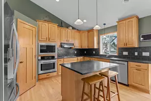 1776 McMenemy St, Maplewood, MN 55117 - Photo 6