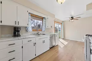 1115 Sunnyside Dr, Farmington, MN 55024 - Photo 2