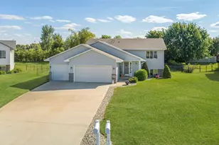 729 O'Brien Pkwy, Belle Plaine, MN 56011 - Photo 1
