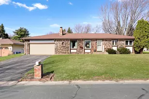 1054 Naumkeag St S, Shakopee, MN 55379 - Photo 2