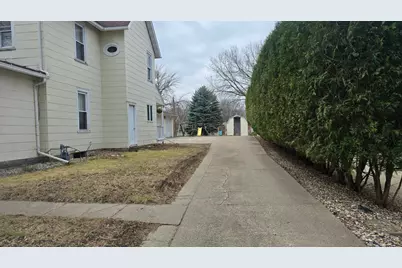 842 S Prairie Avenue, Fairmont, MN 56031 - Photo 2