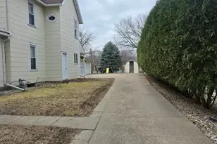 842 S Prairie Ave, Fairmont, MN 56031 - Photo 2