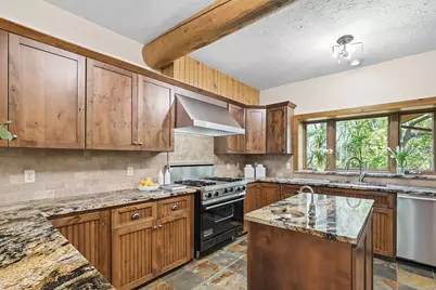 2050 Oakwood Ridge, Chanhassen, MN 55317 - Photo 32