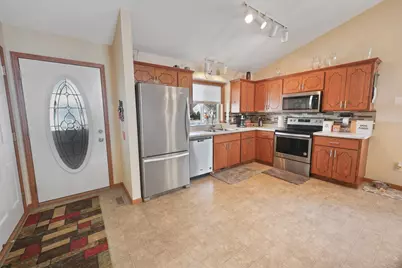 1621 Forest Glen Circle, Saint Augusta, MN 56301 - Photo 6