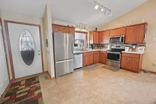 1621 Forest Glen Cir, Saint Augusta, MN 56301 - Photo 6