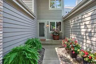 125 Wildwood Bay Dr, Mahtomedi, MN 55115 - Photo 2