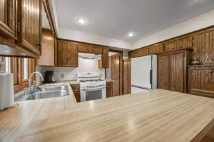 9449 Woodridge Dr, Eden Prairie, MN 55347 - Photo 26