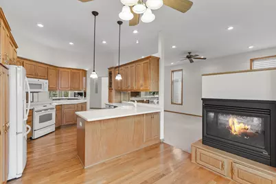 10471 Spyglass Drive, Eden Prairie, MN 55347 - Photo 16