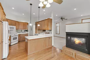 10471 Spyglass Dr, Eden Prairie, MN 55347 - Photo 16