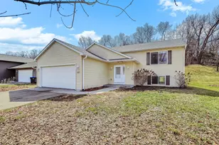 117 Valley Ct, Cannon Falls, MN 55009 - Photo 2