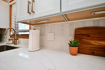 907 E 4th Street, Winona, MN 55987 - Photo 8