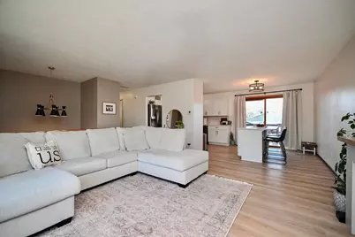 907 E 4th Street, Winona, MN 55987 - Photo 2