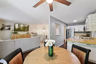1042 Pontiac Ln, Chanhassen, MN 55317 - Photo 14