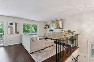 1042 Pontiac Ln, Chanhassen, MN 55317 - Photo 6