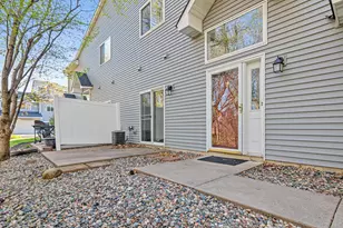 547 Woodduck Dr, Woodbury, MN 55125 - Photo 2
