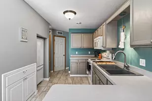 8606 Quarry Ridge Ln, Woodbury, MN 55125 - Photo 12