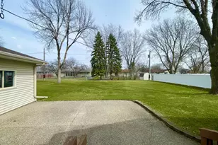 1197 Jackson Street S, Shakopee, MN 55379 - Photo 4