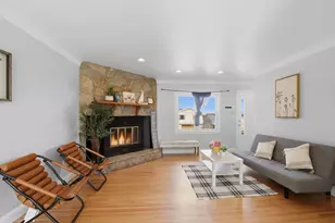 2238 Berland Pl, Saint Paul, MN 55119 - Photo 2