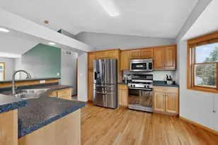 945 Golfers Ct SE, Rochester, MN 55904 - Photo 6