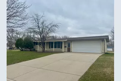 301 S 4th Street, Olivia, MN 56277 - Photo 2