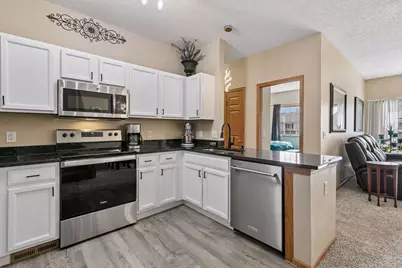 18364 Kerrville Trail, Lakeville, MN 55044 - Photo 4