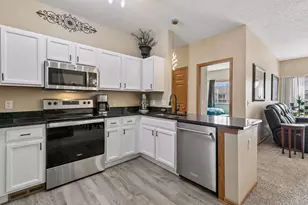 18364 Kerrville Trail, Lakeville, MN 55044 - Photo 4