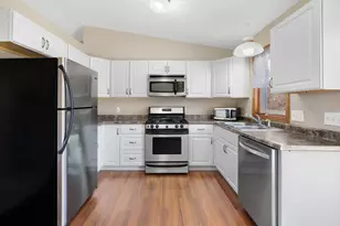 2015 Heritage Dr, Shakopee, MN 55379 - Photo 4