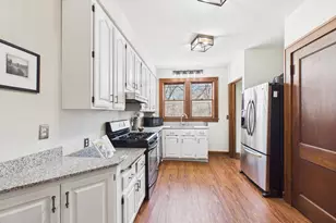 1008 Grotto St N, Saint Paul, MN 55103 - Photo 6