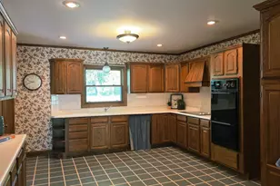 535 W 1st St, Cottonwood, MN 56229 - Photo 2